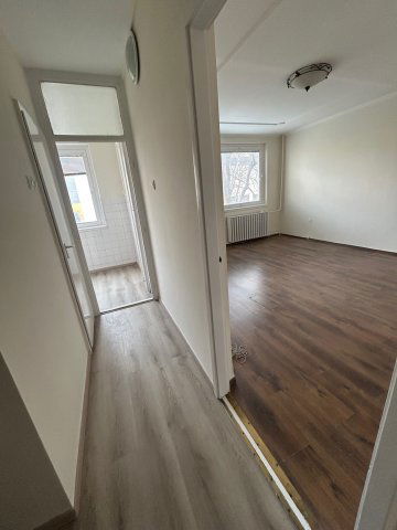 Eladó panellakás, Cegléden 36.5 M Ft, 1 szobás