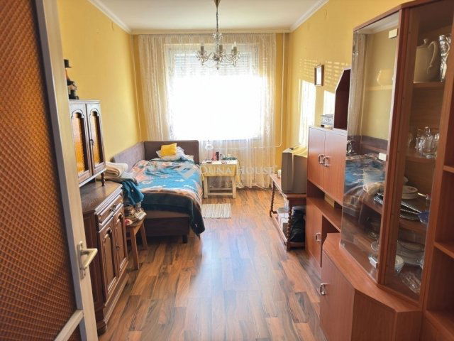 Eladó panellakás, Debrecenben 64.89 M Ft, 2 szobás