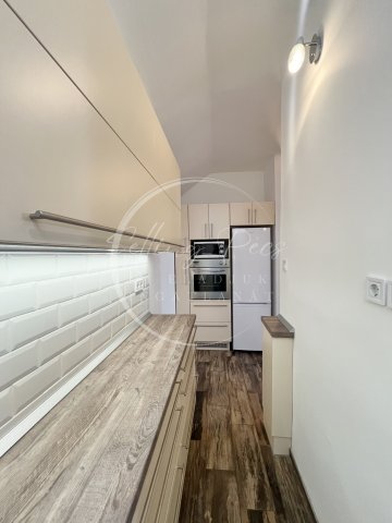 Eladó téglalakás, Pécsett, T utcában 62 M Ft, 2+1 szobás