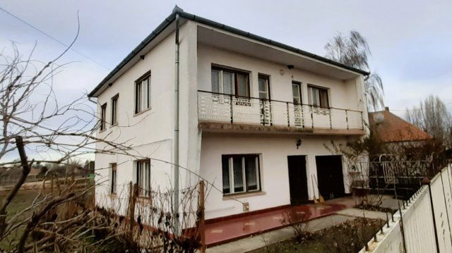 Eladó családi ház, Dánszentmiklóson 67.9 M Ft, 3+1 szobás