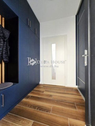 Eladó téglalakás, Pécsett 189.9 M Ft, 4 szobás