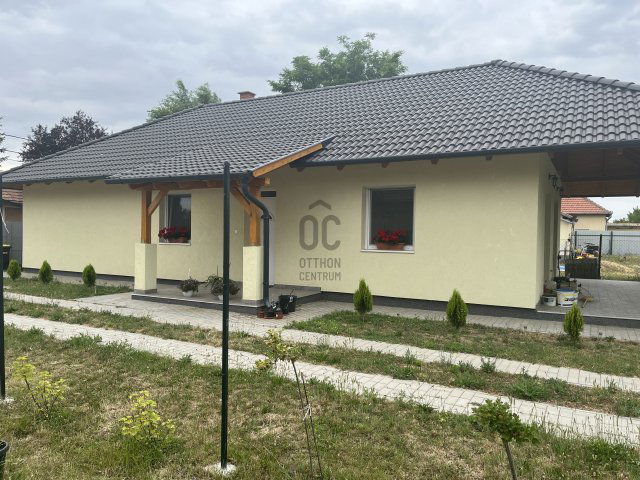 Eladó családi ház, Abonyban 64.9 M Ft, 3 szobás