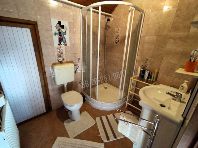 Eladó családi ház, Mohácson 99 M Ft, 5 szobás