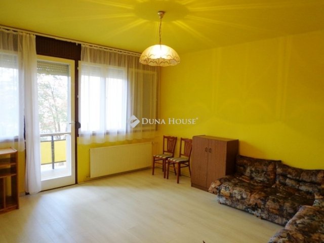 Eladó téglalakás, Rétságon 48.5 M Ft, 3 szobás