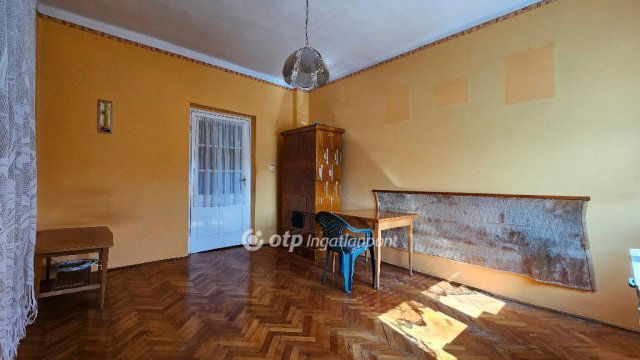 Eladó családi ház, Sirokban 22.9 M Ft, 2 szobás