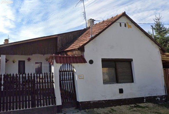 Eladó családi ház, Kecskeméten 30 M Ft, 2 szobás