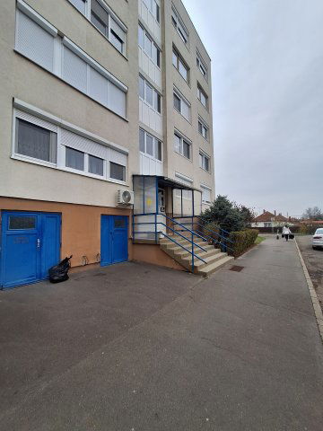 Eladó panellakás, Szolnokon 29.8 M Ft, 2 szobás