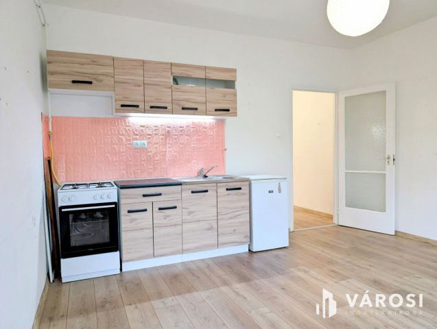 Eladó téglalakás, Békéscsabán 32.9 M Ft, 2 szobás