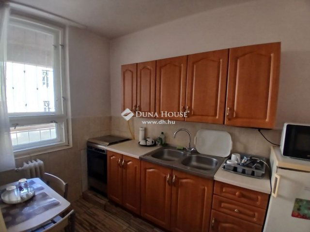 Kiadó téglalakás, albérlet, Debrecenben 250 E Ft / hó, 3 szobás