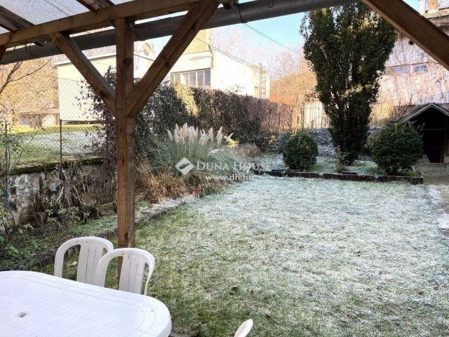 Eladó családi ház, Esztergomban 80 M Ft, 5 szobás