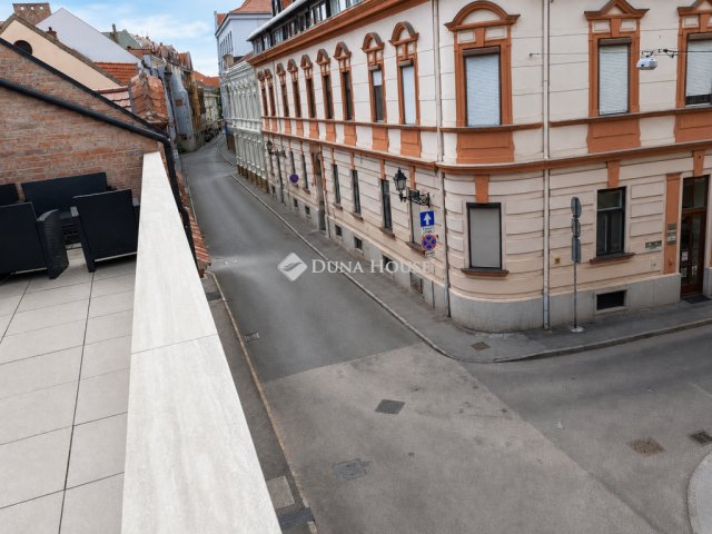 Eladó téglalakás, Pécsett, Munkácsy Mihály utcában 55.9 M Ft