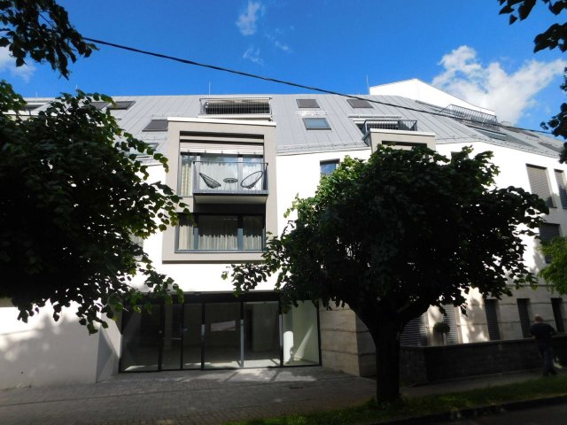 Eladó téglalakás, Hévízen 119 M Ft, 2+1 szobás