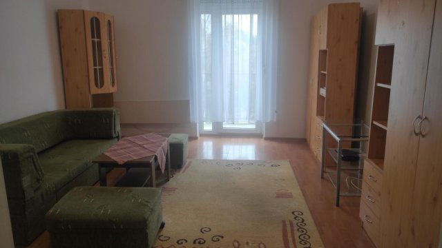 Eladó téglalakás, Komáromban 31.2 M Ft, 1 szobás