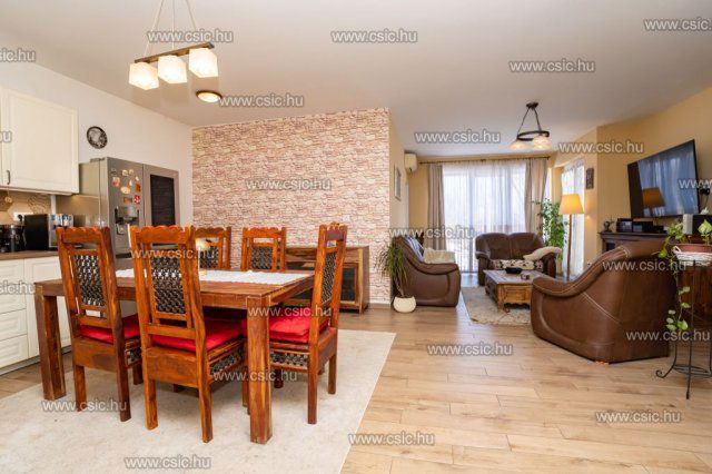 Eladó téglalakás, Szentendrén 165 M Ft, 4 szobás