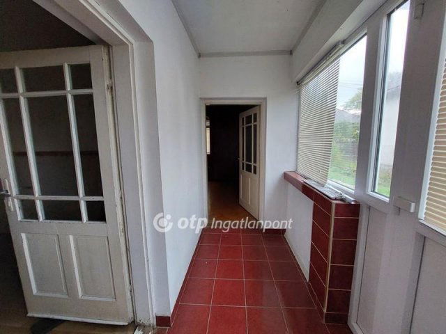 Eladó családi ház, Tiszakarádon 7.9 M Ft, 1+2 szobás