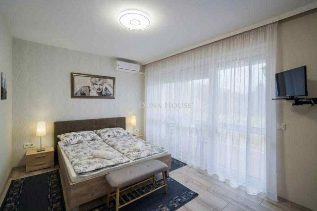 Eladó családi ház, Siófokon 299 M Ft, 8 szobás