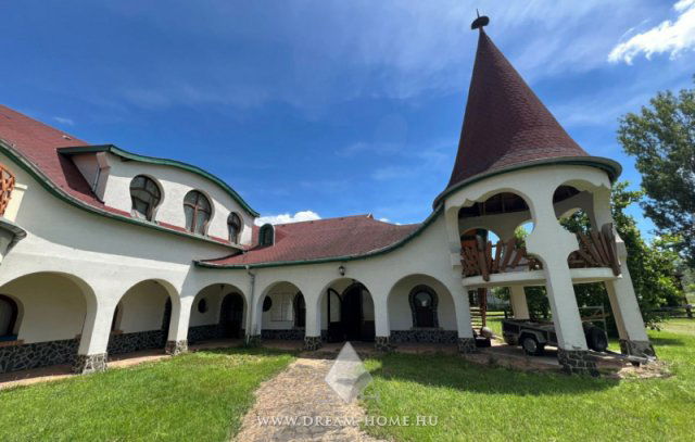Eladó üzlethelyiség, Esztergomban 480 M Ft / költözzbe.hu