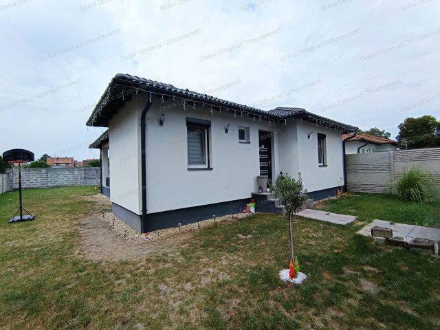 Eladó családi ház, Mosonmagyaróváron 84.9 M Ft, 2 szobás