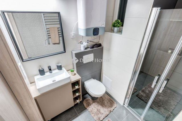 Eladó téglalakás, Budapesten, VI. kerületben 49 M Ft, 1 szobás