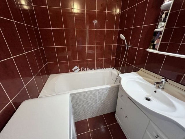 Eladó panellakás, Veszprémben 54.9 M Ft, 1+2 szobás