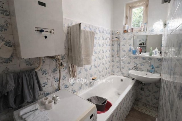 Eladó családi ház, Egerben 41.9 M Ft, 2 szobás