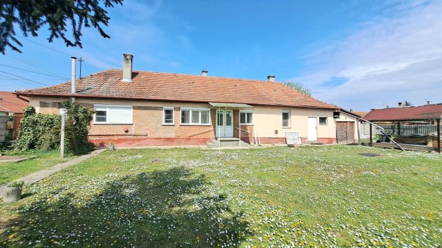 Eladó családi ház, Gyulán 28 M Ft, 3 szobás