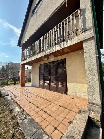 Eladó nyaraló, Balatonföldváron 60 M Ft, 5 szobás