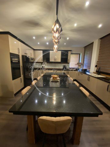 Eladó téglalakás, Pécsett 127 M Ft, 3+1 szobás