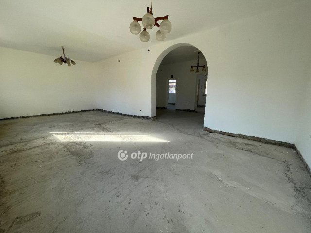 Eladó családi ház, Budapesten, III. kerületben 90.6 M Ft