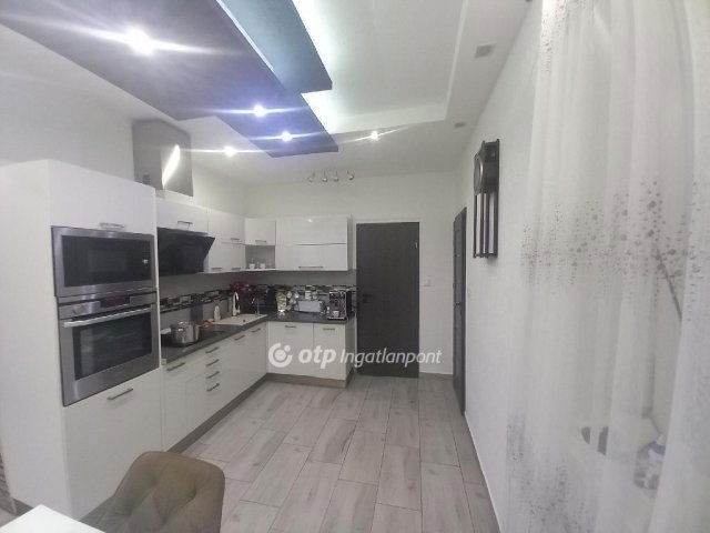 Eladó családi ház, Tégláson 67.9 M Ft, 2 szobás