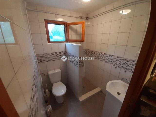 Eladó nyaraló, Tápiószentmártonon 19 M Ft, 2 szobás