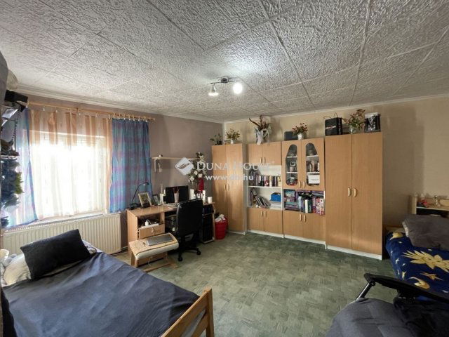 Eladó családi ház, Nyergesújfaluban 38 M Ft, 5 szobás