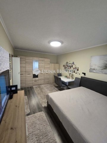 Eladó panellakás, Győrött 54.9 M Ft, 3 szobás