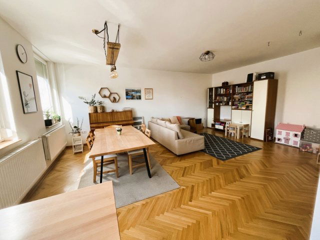 Eladó téglalakás, Pécsett 86 M Ft, 3 szobás