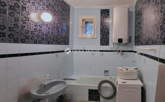 Eladó családi ház, Dunakeszin 179.9 M Ft, 6 szobás