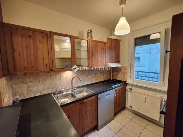 Eladó téglalakás, Budapesten, VIII. kerületben 82.5 M Ft