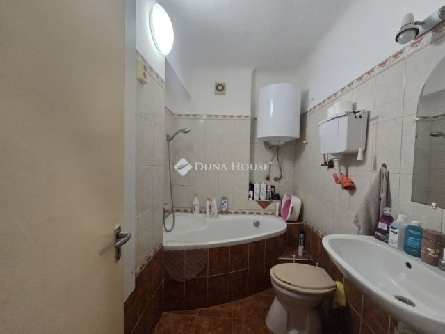 Eladó sorház, Pécsett 32.9 M Ft, 1 szobás / költözzbe.hu