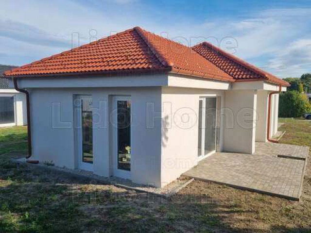 Eladó családi ház, Siófokon 67.2 M Ft, 3 szobás