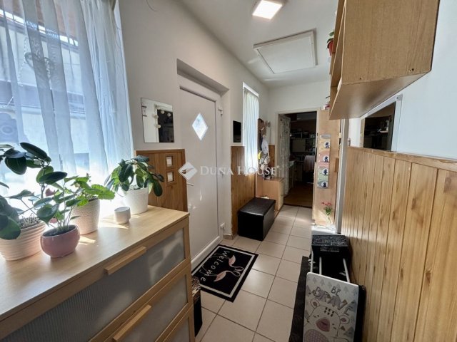 Eladó családi ház, Esztergomban, Honvéd utcában 69.9 M Ft