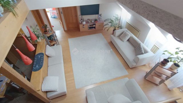 Eladó téglalakás, Mohácson 78 M Ft, 5 szobás