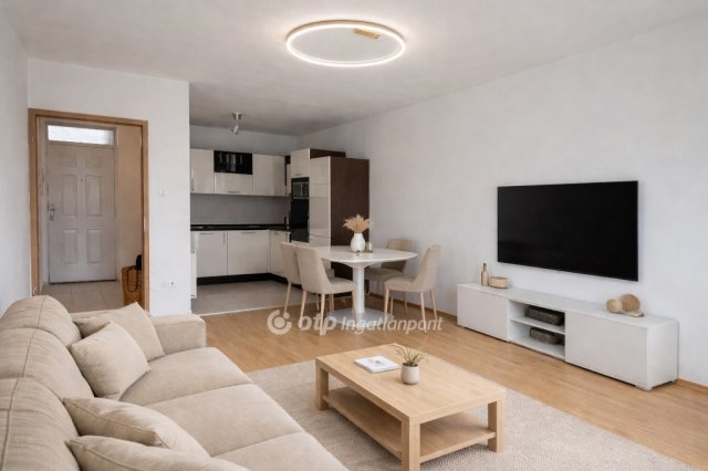 Eladó téglalakás, Pécsett 75 M Ft, 2+1 szobás