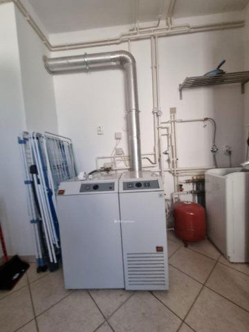 Eladó családi ház, Pápán 89.9 M Ft, 5 szobás