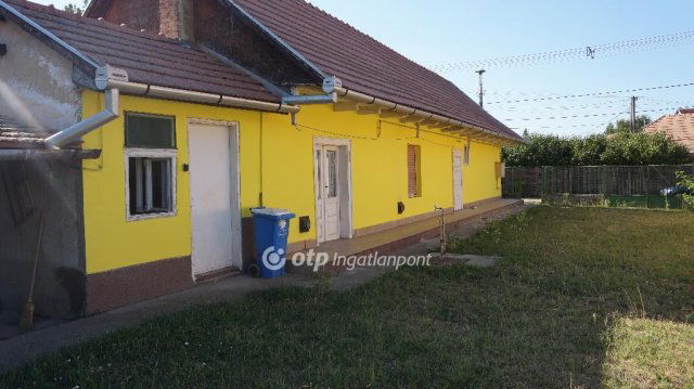 Eladó családi ház, Atkáron 16 M Ft, 2 szobás