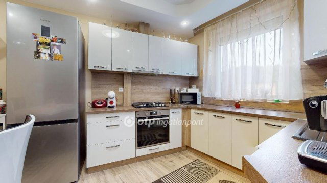 Eladó téglalakás, Nyíregyházán 72 M Ft, 3 szobás