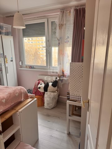 Eladó panellakás, Budapesten, III. kerületben, Hímző utcában