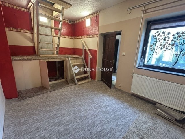 Eladó családi ház, Székesfehérvárott 71.99 M Ft, 6 szobás