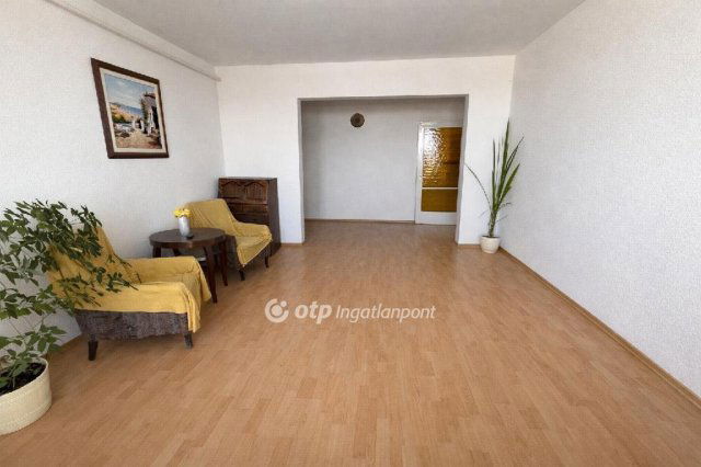 Eladó panellakás, Győrött 49.9 M Ft, 2 szobás