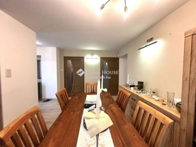 Eladó családi ház, Diósdon 175 M Ft, 8 szobás