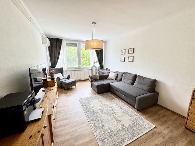 Eladó téglalakás, Szekszárdon, Kőrösi Csoma Sándor utcában