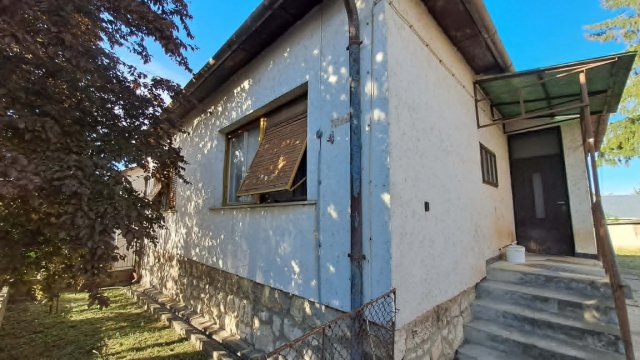 Eladó családi ház, Lábatlanon 49.9 M Ft, 3 szobás